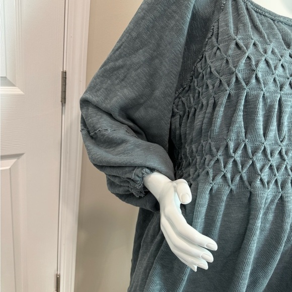 We The Free People Green Long
Sleeve Smocked Snowbell
Babydoll Tunic Sz : XS / S - Picture 3 of 8
